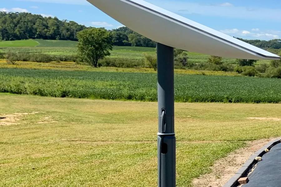Εγκατάσταση Starlink Γλυκά Νερά σε ιστό μέσα σε κήπο μεζονέτας