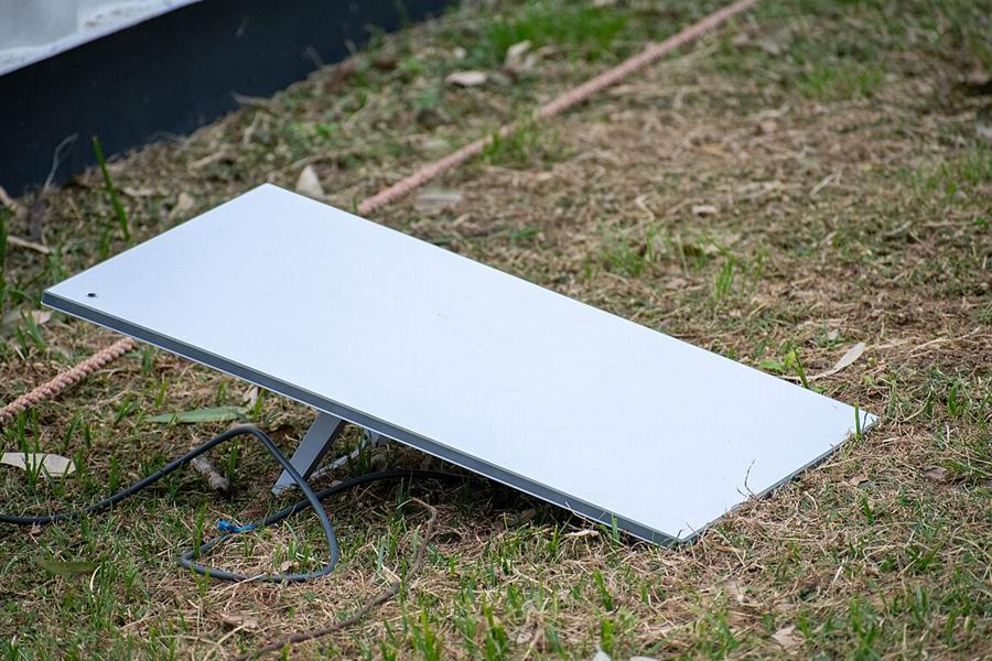 Τεχνικός σε εγκατάσταση Starlink Μάνδρα